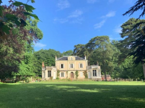 Le Château de John Miles au bord de l’eau